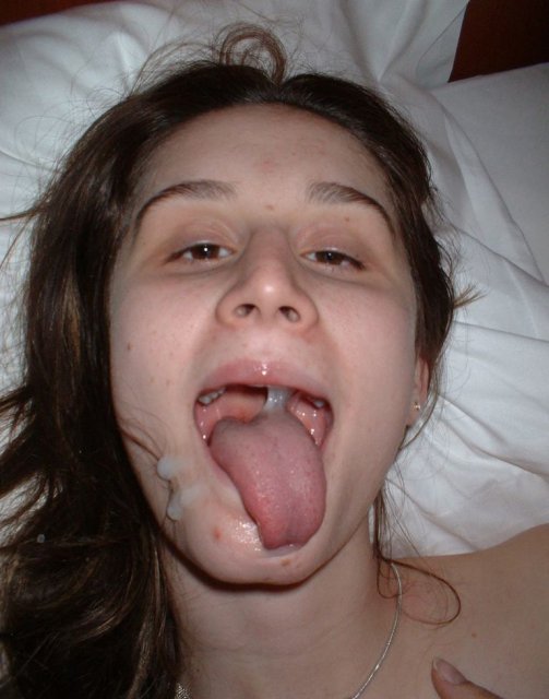 Фото нарезки молодых девушек с полным ртом спермы после отсоса